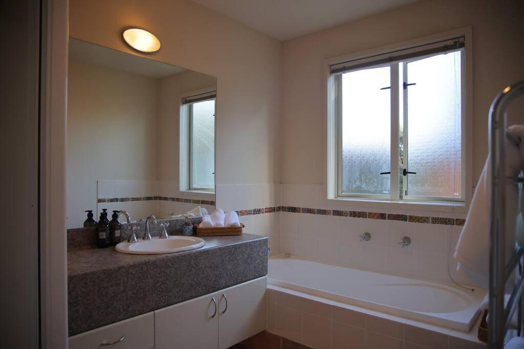 Modern Lifestyle Retreat With Stunning City View Auckland Dış mekan fotoğraf
