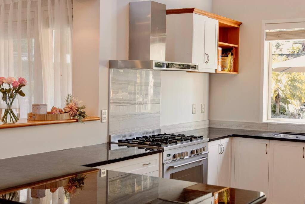 Modern Lifestyle Retreat With Stunning City View Auckland Dış mekan fotoğraf