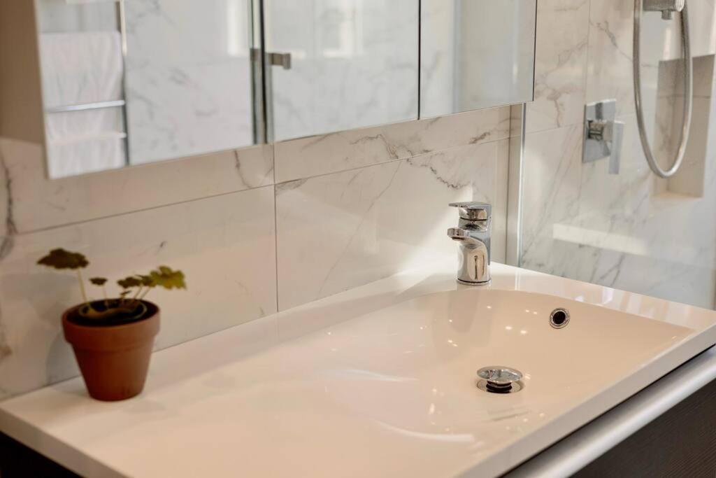 Modern Lifestyle Retreat With Stunning City View Auckland Dış mekan fotoğraf