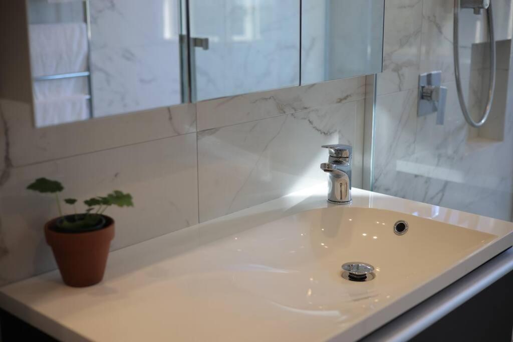 Modern Lifestyle Retreat With Stunning City View Auckland Dış mekan fotoğraf